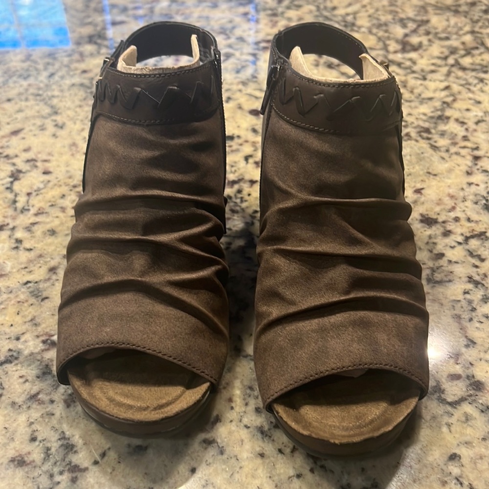 BOC Comfort Brown Sandals